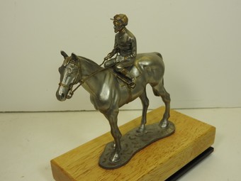 Antique Race horse with gold plated reins, Free world wide delivery