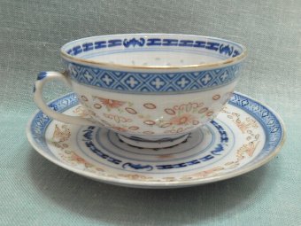 Antique Three pairs of Chinese Imperial porcelain tea cups & saucers