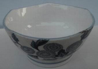 Antique Chinese antique bowl with two cups
