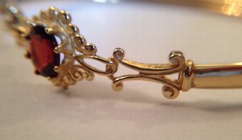 Antique 9ct gold ornate red garnet bangle