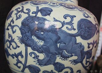 Antique Chinese Ming Dynasty Blue and White Porcelain Vase