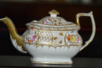 Antique An early 19th Century Porcelain Coalport Teapot and Cover c1810-20