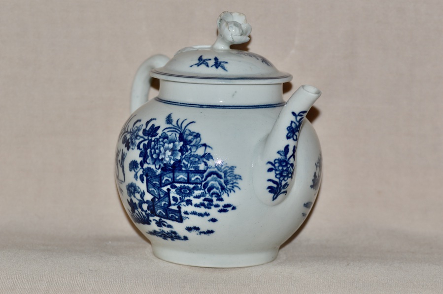 Antique Circa 1765-85 Worcester 1st Period Porcelain Small Round Teapot 