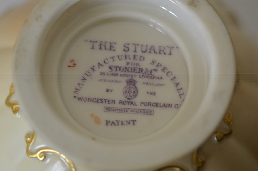 Antique A Superb Worcester Royal Porcelain Co.Blush Ivory Lidded Vase 1890