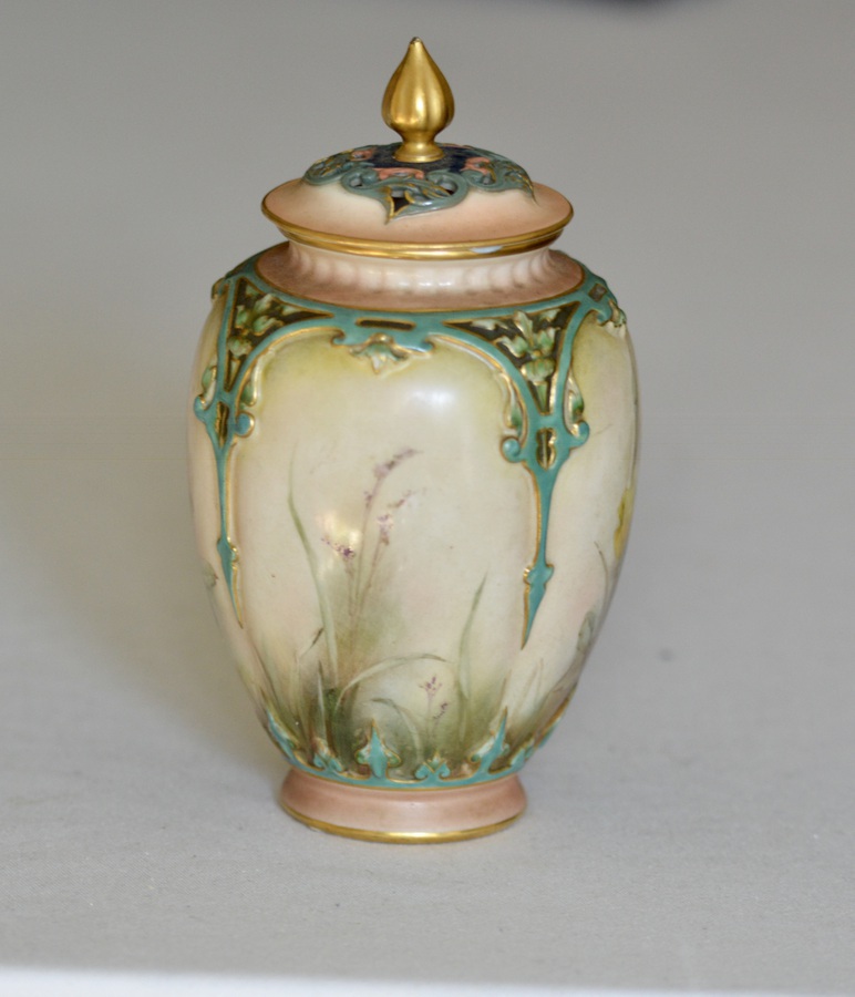Antique Late 19th Century Hadley Worcester Vase and Cover Painted with Yellow Roses