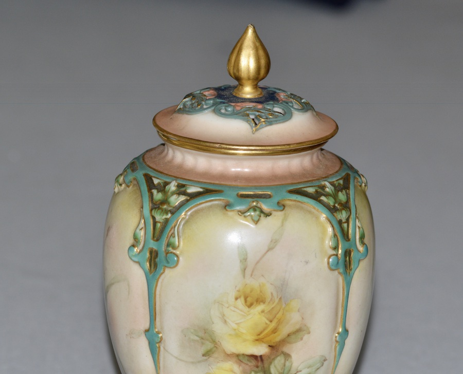 Antique Late 19th Century Hadley Worcester Vase and Cover Painted with Yellow Roses