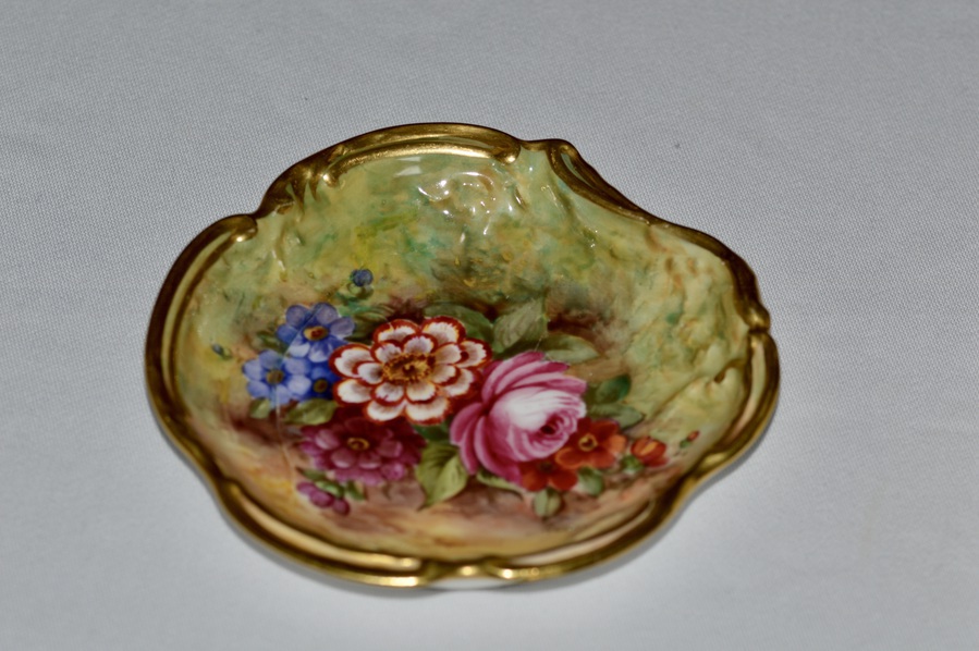 Antique A 1935 Royal Worcester dish with flowers on mossy ground, signed J Freeman
