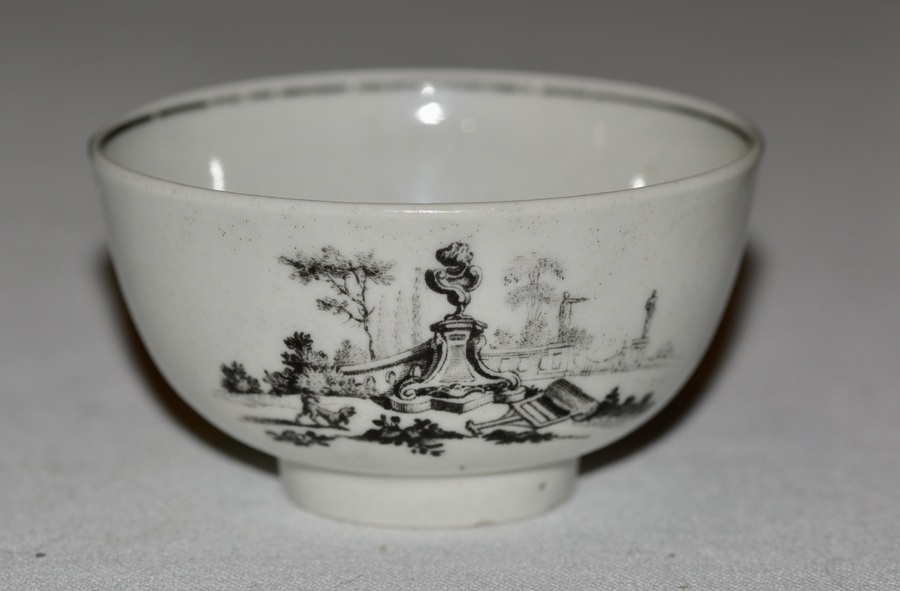 Rare Worcester Smokey Primitive or Transitional Period L'Amour Pattern Tea Bowl c1755-78