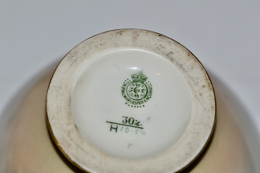 Antique 1910 Royal Worcester Hadley Porcelain Vase. Signed 'M Lander'