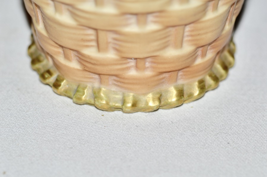 Antique 907 Royal Worcester blush ivory porcelain basketweave Cache pot / Vase