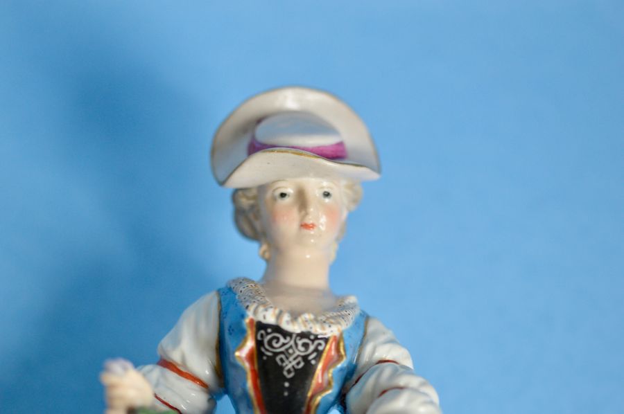 Antique 19th Century Meissen Porcelain Flower Seller figurine