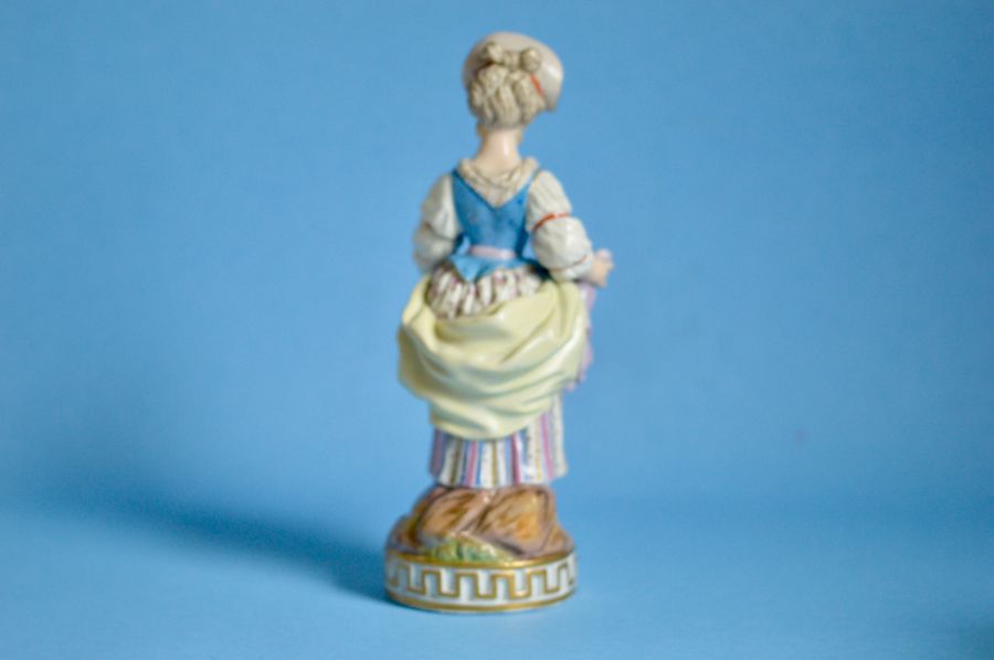 Antique 19th Century Meissen Porcelain Flower Seller figurine