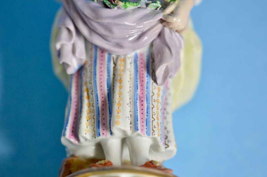 Antique 19th Century Meissen Porcelain Flower Seller figurine