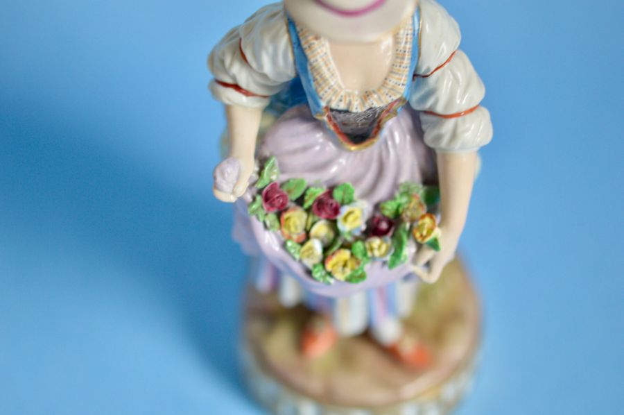 Antique 19th Century Meissen Porcelain Flower Seller figurine