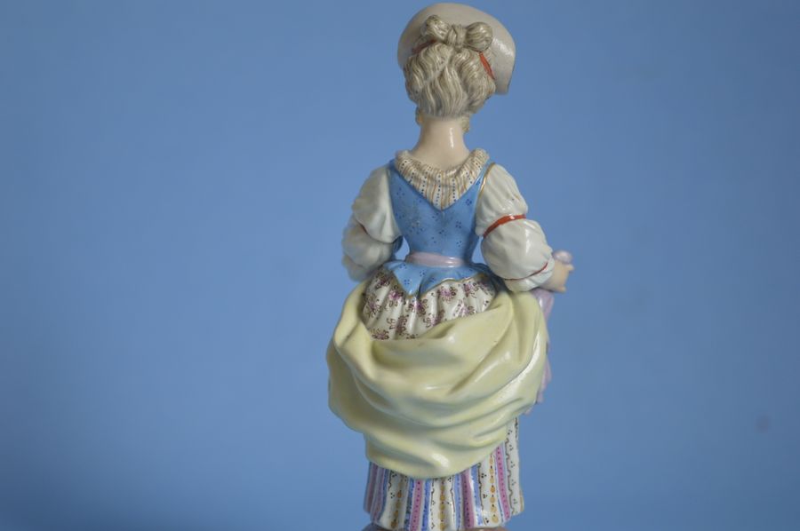 Antique 19th Century Meissen Porcelain Flower Seller figurine