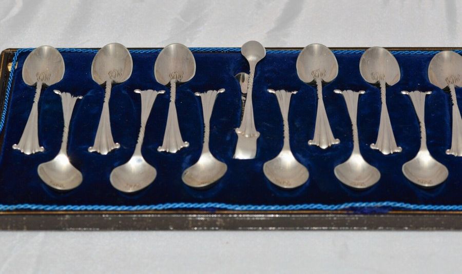 Antique Onslow Pattern, 12 Edwardian Silver Teaspoons   Sugar Tongs - Walker & Hall 1901