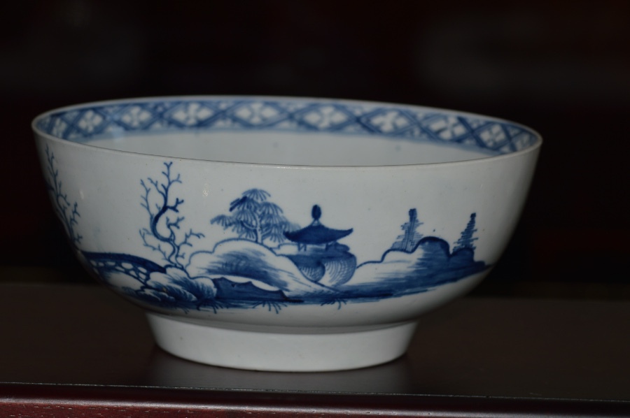 Antique 18th Century Worcester Blue and White 'Precipice' Pattern Bowl