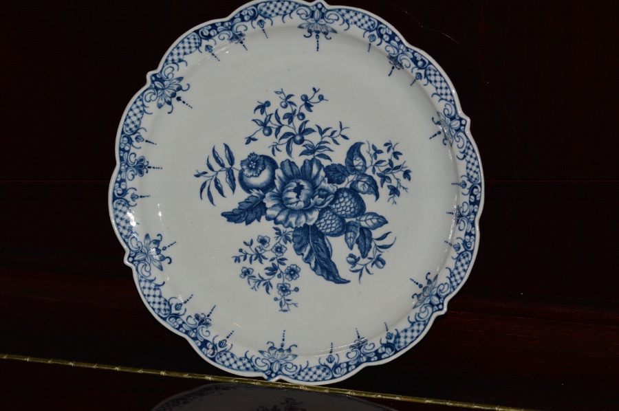 Antique 18th Century - First Period - Worcester Blue and White Pine Cone Pattern Dish