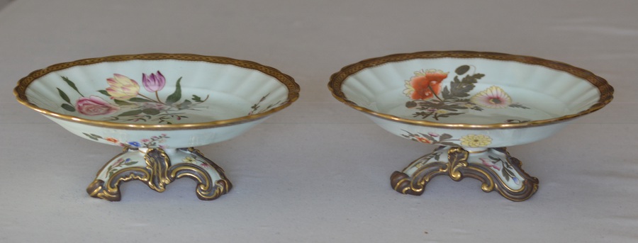Antique A Stunning Pair of 1885 Royal Worcester Porcelain Pedestal Dishes / Tazzas