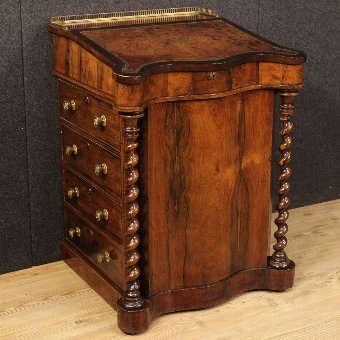 English davenport of the 19th century