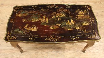 Antique French coffee table with lacquered chinoiserie top of the 20th century