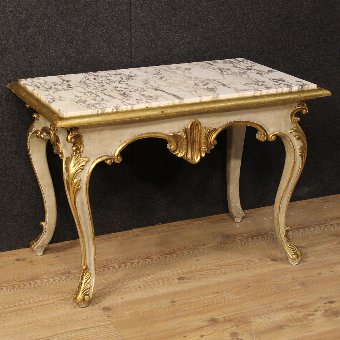 Italian coffee table in lacquered and gilded wood
