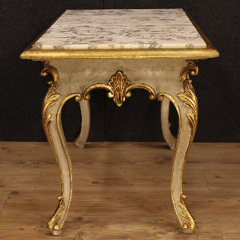 Antique Italian coffee table in lacquered and gilded wood