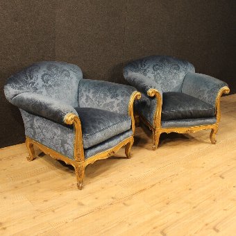 Pair of gilded armchairs in blue velvet