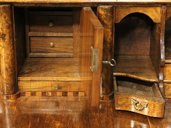 Antique Dutch bureau in walnut and burl from the early 20th century