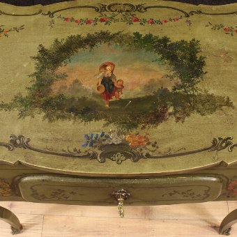 Antique Particular Italian furniture in lacquered and painted wood