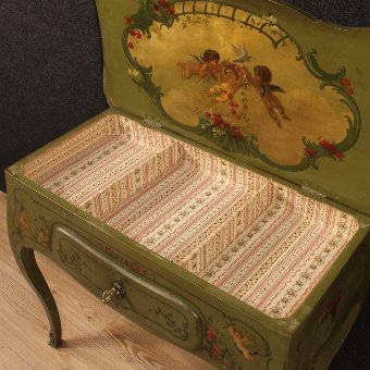 Antique Particular Italian furniture in lacquered and painted wood