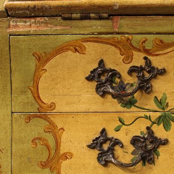 Antique Venetian bureau in lacquered and painted wood with floral decorations
