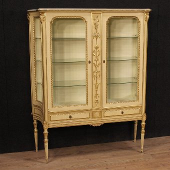 Lacquered and gilded Italian Showcase