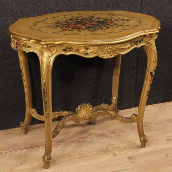 Venetian coffee table in gilded, lacquered and painted wood