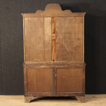 Antique Dutch showcase in walnut and burl from the early 20th century