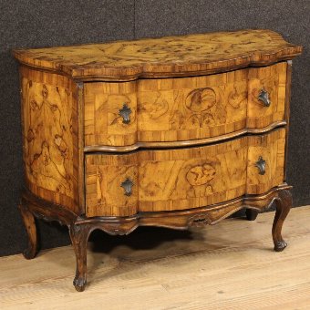 Small Venetian dresser in walnut and burr walnut