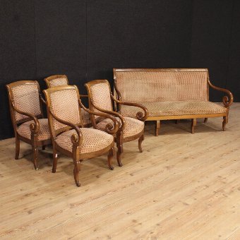Antique French sofa in walnut in Restoration style of the 19th century
