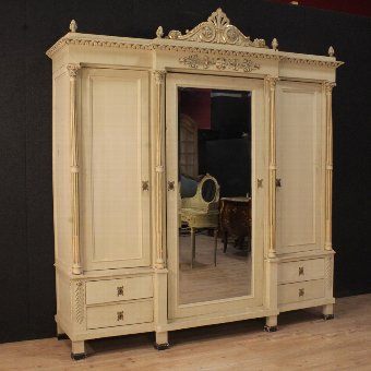 Great Italian lacquered and gilt wardrobe in Louis XVI style