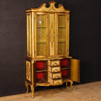 Antique Italian display cabinet in lacquered and golden wood