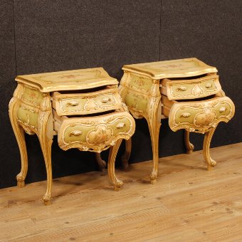Antique Pair of Venetian bedside tables in golden and painted wood
