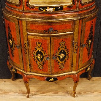 Antique Florentine lacquered and golden display cabinet