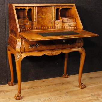 Antique Dutch bureau in walnut and mahogany wood
