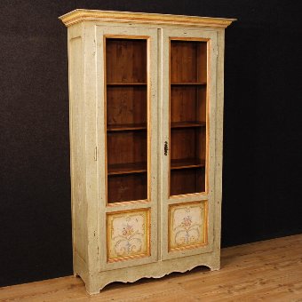 Italian lacquered and painted vitrine with floral decorations