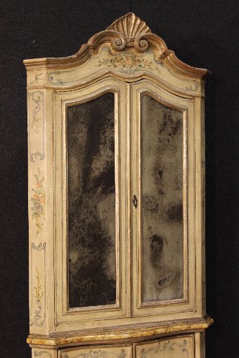 Antique Antique Venetian lacquered and painted corner cupboard of the 19th century