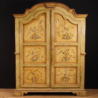 Antique Italian wardrobe in lacquered and painted wood with floral decorations