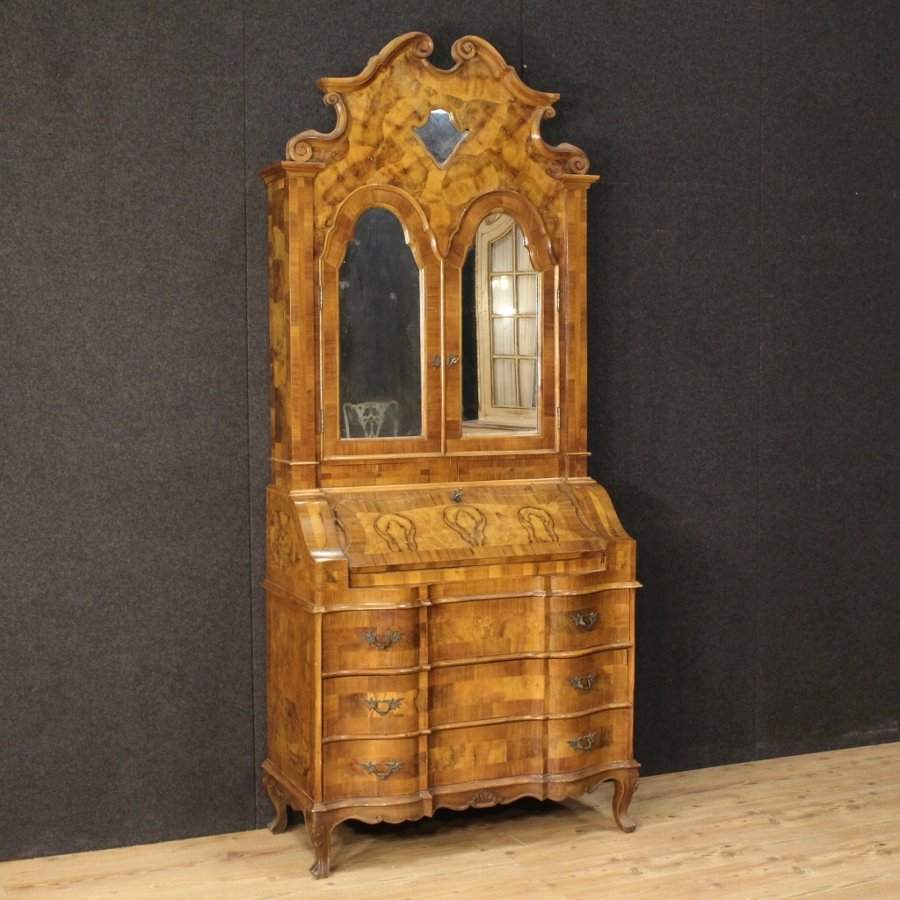 Antique Venetian trumeau in walnut and burr walnut with mirrors