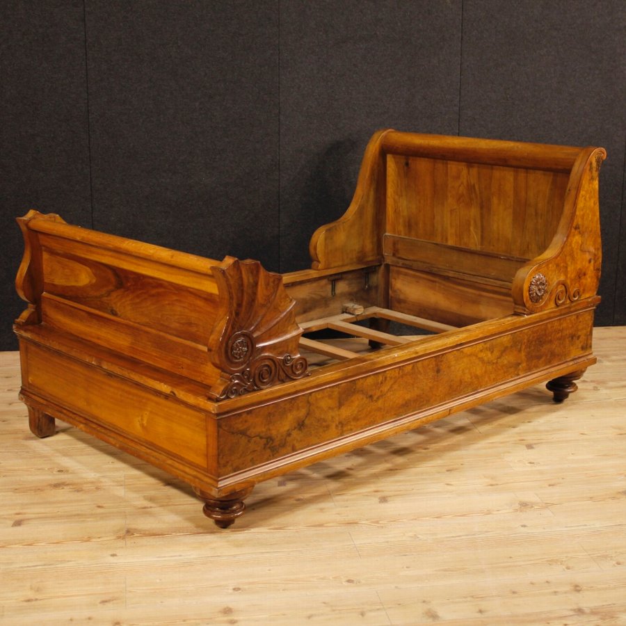 Antique French bed in walnut and burl walnut from 19th century 