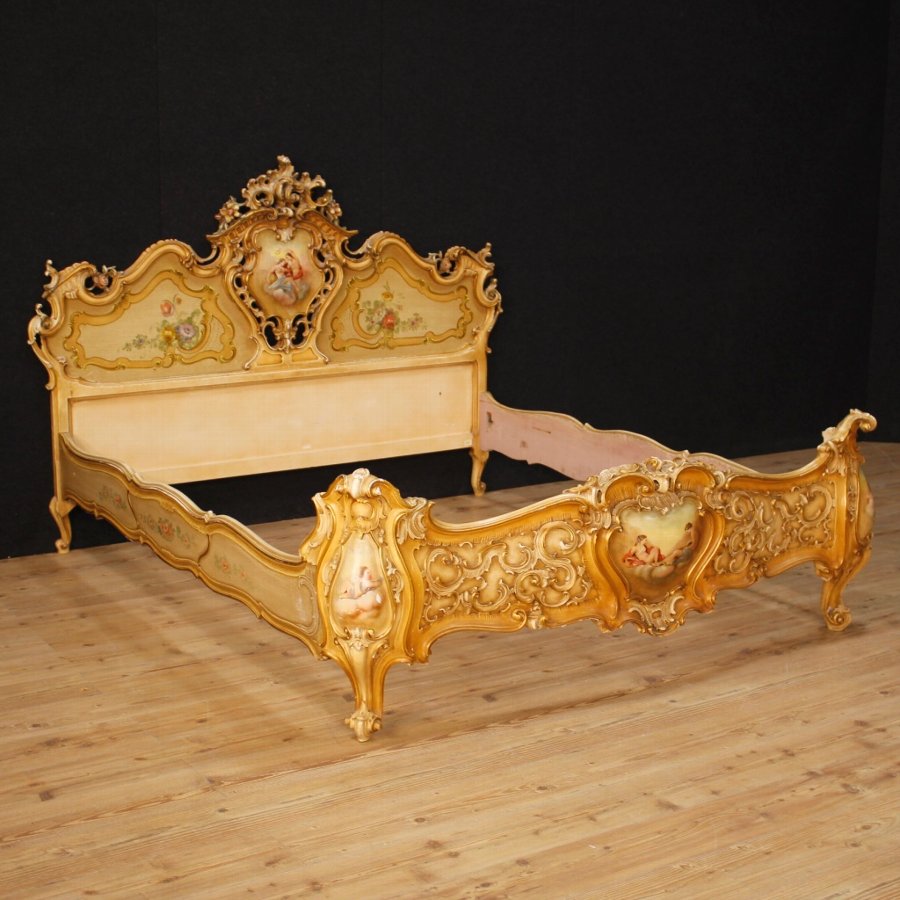 Antique Venetian double bed in lacquered and painted wood
