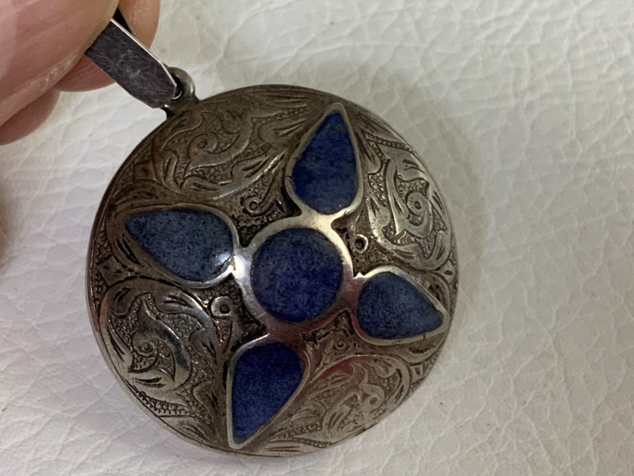 Nice silver Celtic lapis inlayed round domed pendent