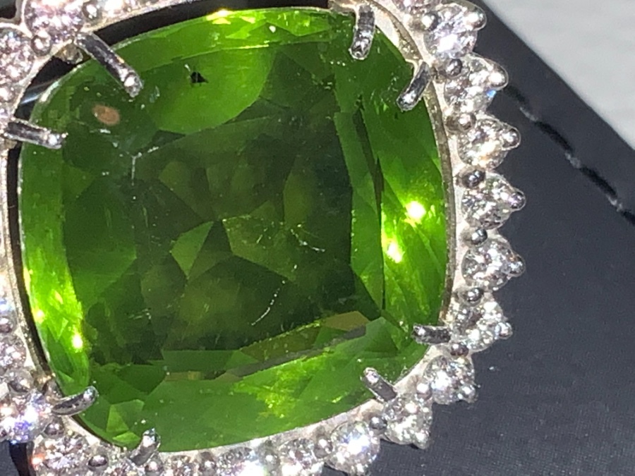 Burma gem  large peridot diamonds cluster ring 18 k gold 